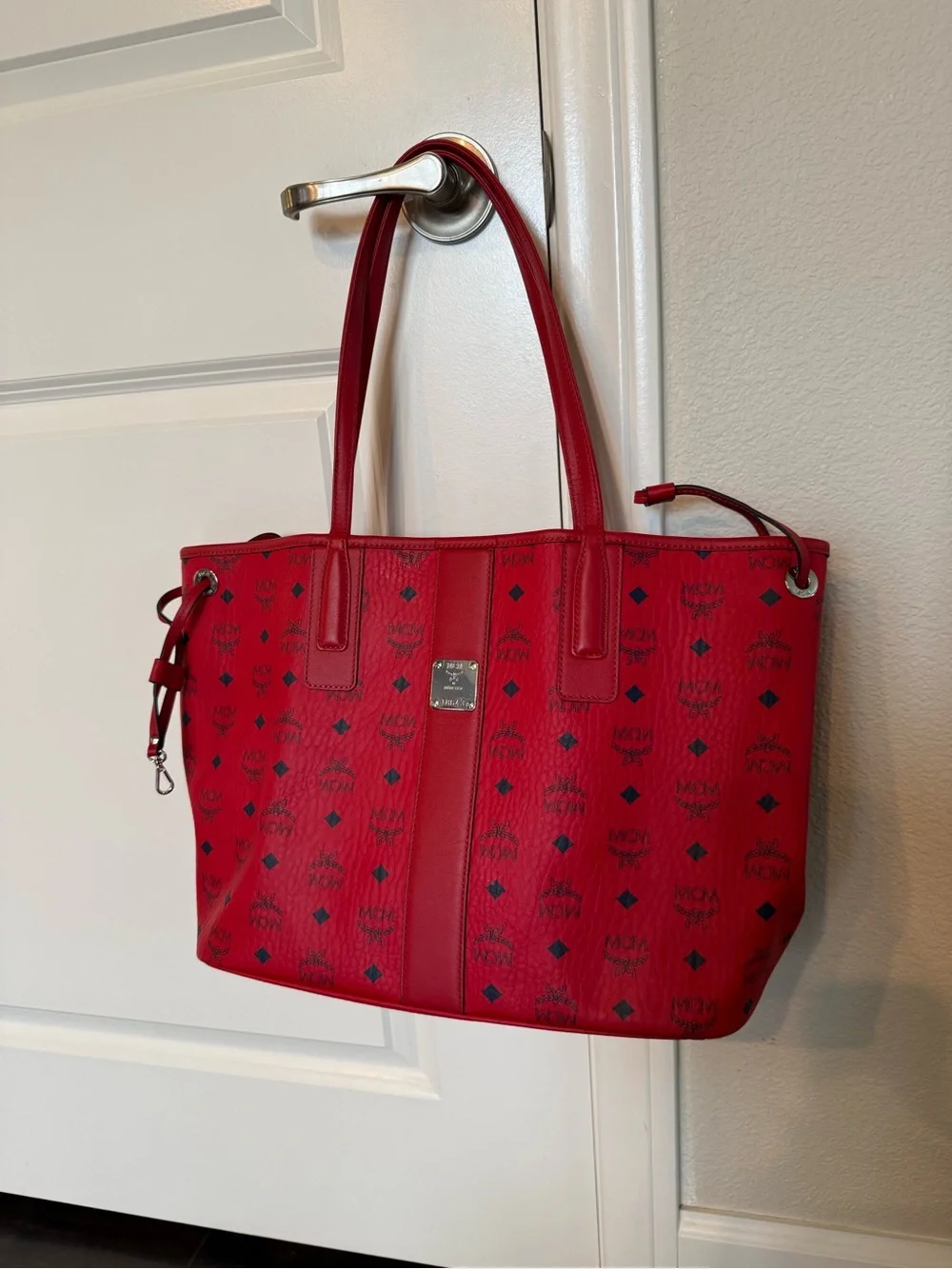 MCM Red Visetos Logo Tote with Navy Motif - Picture 2 of 8
